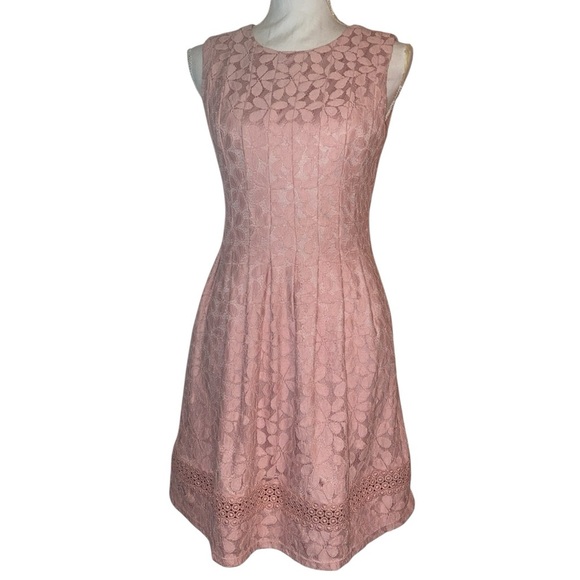 JESSICA HOWARD Floral Lace Pattern Sleeveless Fit’n’Flare Dress Soft Pink SZ 4P - Picture 1 of 8